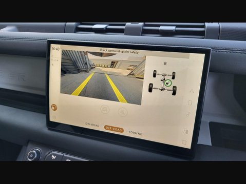 Land Rover Defender X-DYNAMIC SE 26