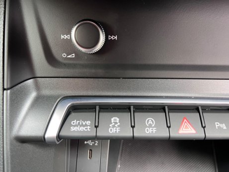 Audi Q3 1.5 TFSI CoD 35 Black Edition Sportback S Tronic Euro 6 (s/s) 5dr 43