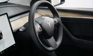Tesla Model Y LONG RANGE AWD Comfort Suspension GROK AI Adaptive LEDs One Owner VAT Q 14