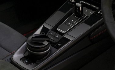 Porsche 911 Carrera GTS (992) 18