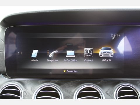 Mercedes-Benz E Class E 300 DE AMG LINE PREMIUM 26
