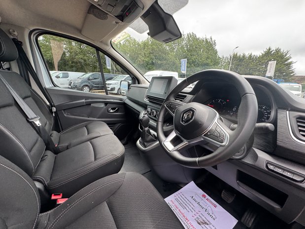 Renault Trafic Crew Cab AUTO LWB L2H1 Low Roof Sport LL30 Air Con Alloys Sensors EURO 6 19