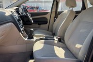 Ford Focus LX 16V.. CREAM UPHOLSTERY.. IDEAL FAMILY CAR.. NEW MOT 7