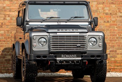 Land Rover Defender 90 XS Bowler