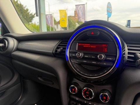 Mini Hatch 1.5 Cooper Euro 6 (s/s) 3dr 16