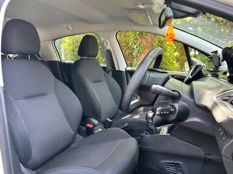 Peugeot 208 PURETECH S/S SIGNATURE 5