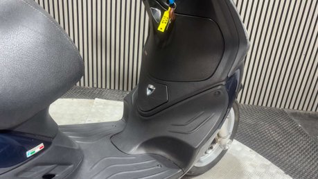Piaggio Fly 2015 ONLY 8K RUNNING PROJECT SCOOTER SPARES OR REPAIR 125CC 21