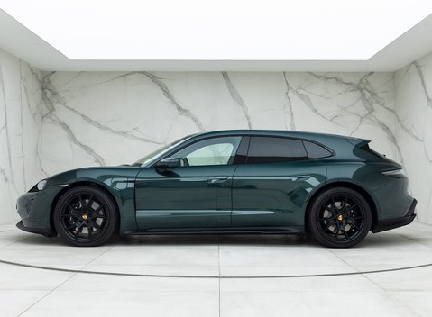 Porsche Taycan GTS Sport Turismo 2