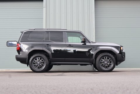 Toyota Land Cruiser BRAND NEW COMMERCIAL WITH A GENUINE REAR SEAT CONVERSION 7