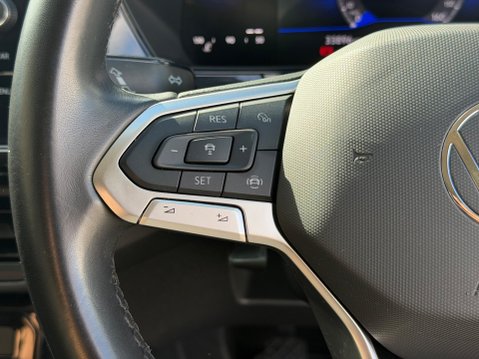 Volkswagen T-Cross BLACK EDITION TSI 12