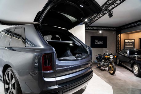 Rolls-Royce Cullinan V12. DYNAMIC PACKAGE. ACTIVE CRUISE. SHOOTING STAR HEADLINER. HUD 77