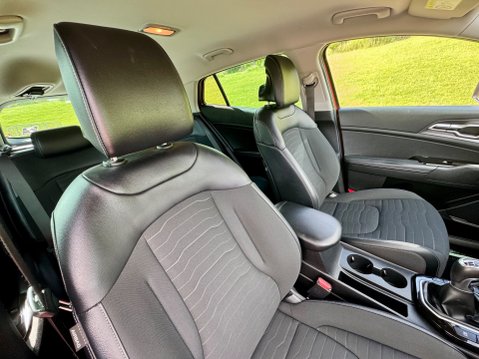 Kia Sportage LAUNCH EDITION ISG 17