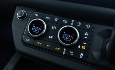 Land Rover Defender 110 V8 Carpathian Edition OVERFINCH 26