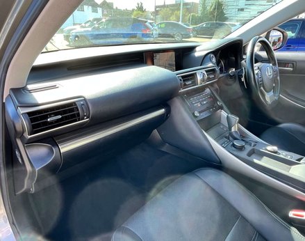 Lexus Is 2.5 IS 300h Advance CVT 4dr 17