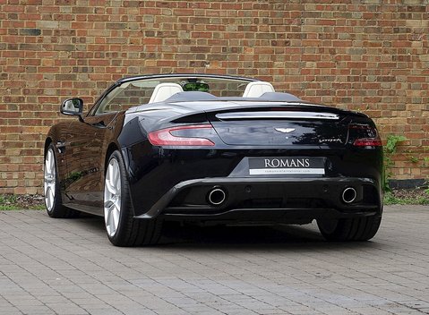 Aston Martin Vanquish Volante 15