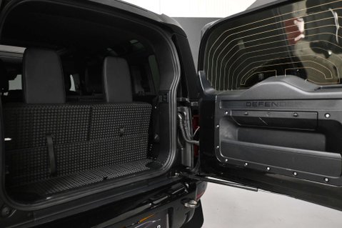Land Rover Defender 3.0 Defender X-Dynamic HSE D MHEV A 4WD 5dr 61