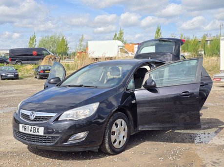 Vauxhall Astra 1.6 16v Exclusiv Hatchback 5dr Petrol Auto Euro 5 (115 ps) 8