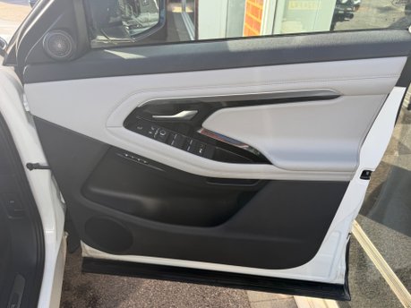 Land Rover Range Rover Evoque SE MHEV 28