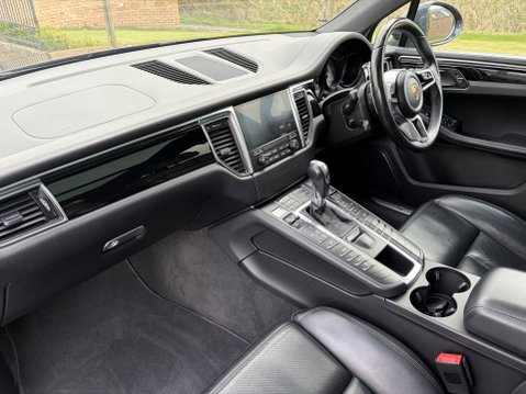Porsche Macan D S PDK 17
