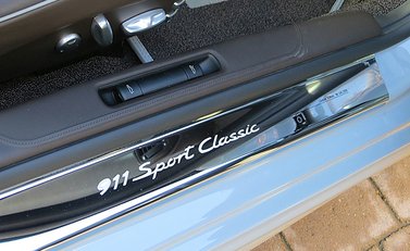 Porsche 911 Sport Classic 11