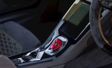 Lamborghini Huracan LP640-4 EVO 17