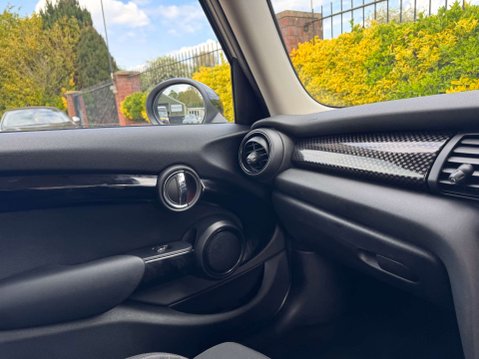 Mini Hatch 2.0 Cooper SD 5dr 28