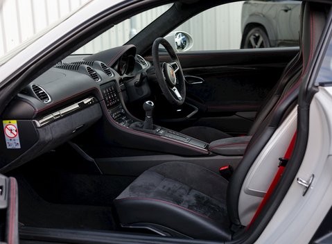 Porsche 718 Cayman GTS 14