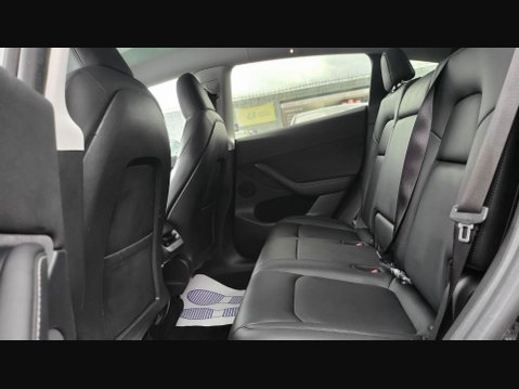 Tesla Model Y LONG RANGE AWD 18