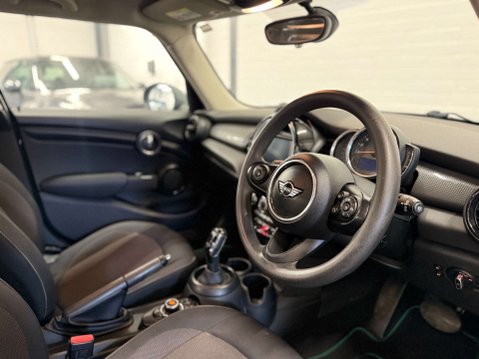 Mini Hatch 1.5 Cooper Auto 5dr 4