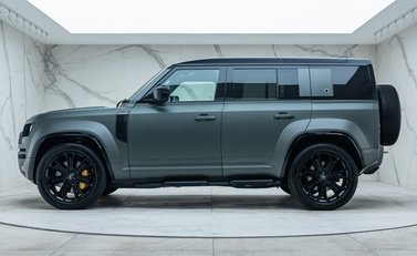 Land Rover Defender 110 OCTA EDITION ONE 6