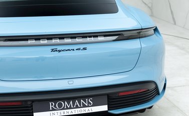 Porsche Taycan 4S 27