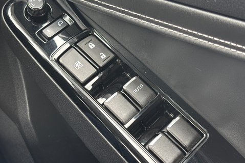 Isuzu D-Max DL40 1.9 TD Double Cab 4x4 Pickup - Roller Shutter 37