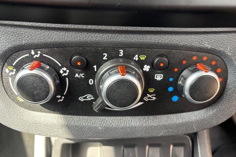 Dacia Duster LAUREATE DCI…AUTOMATIC .1 PREVIOUS OWNER..7 SERVICES..SAT NAV..LEATHER.. 10