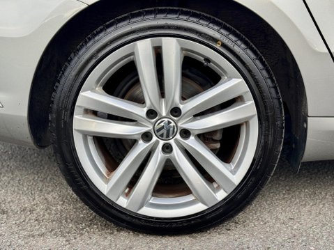 Volkswagen Passat 2.0 TDI BlueMotion Tech Executive Style DSG Euro 5 (s/s) 5dr 21