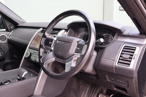 Land Rover Discovery 2023 R-DYNAMIC SE MHEV rear seat conversion deployable side steps  19