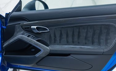 Porsche 911 Carrera 4 GTS (991.2) British Legends Edition 26