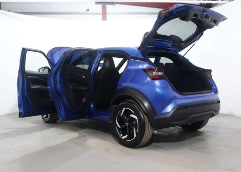 Nissan Juke 1.6 Juke N-Connecta HEV CVT 5dr 52