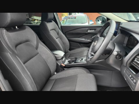 Nissan Qashqai DIG-T N-CONNECTA MHEV 15
