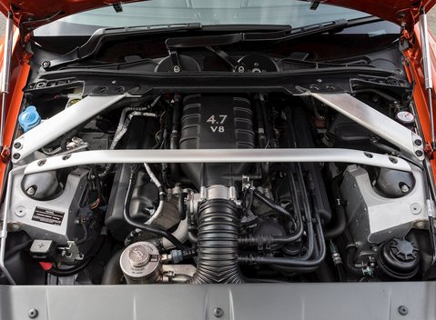 Aston Martin Vantage GT8 32