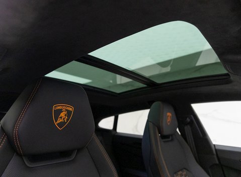 Lamborghini Urus 12