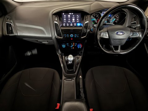 Ford Focus ST-LINE TDCI 11