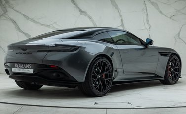 Aston Martin DB12 V8 6