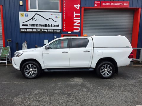 Toyota Hilux INVINCIBLE 4WD D-4D DCB AUTO 5