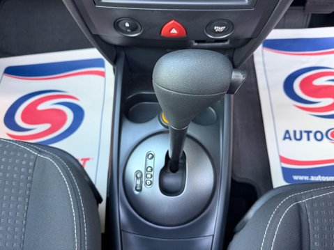 Renault Megane 1.6 VVT Oasis 5dr 17