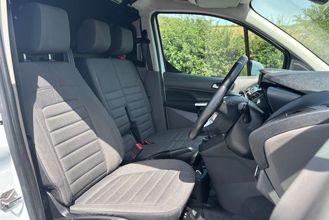 Ford Transit Connect 240 L2 Limited 120 ps Panel Van 4