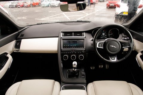 Jaguar E-Pace R-DYNAMIC S 3