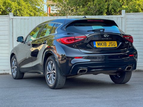 Infiniti Q30 1.6T Premium InTouch Hatchback 5dr Petrol Manual Euro 6 (s/s) (122 ps) 8