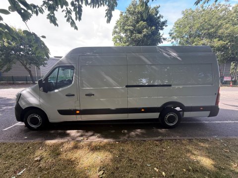 Renault Master 2.3 dCi ENERGY 35 Business Long Overhang Panel Van RWD LWB Medium Roof Euro 6
