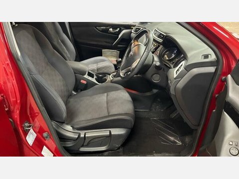 Nissan Qashqai 1.2 DIG-T N-Connecta 2WD Euro 6 (s/s) 5dr 6