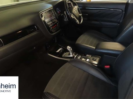 Mitsubishi Outlander 2.4h TwinMotor 13.8kWh Juro SUV 5dr Petrol Plug-in Hybrid CVT 4WD Euro 6 (s 2